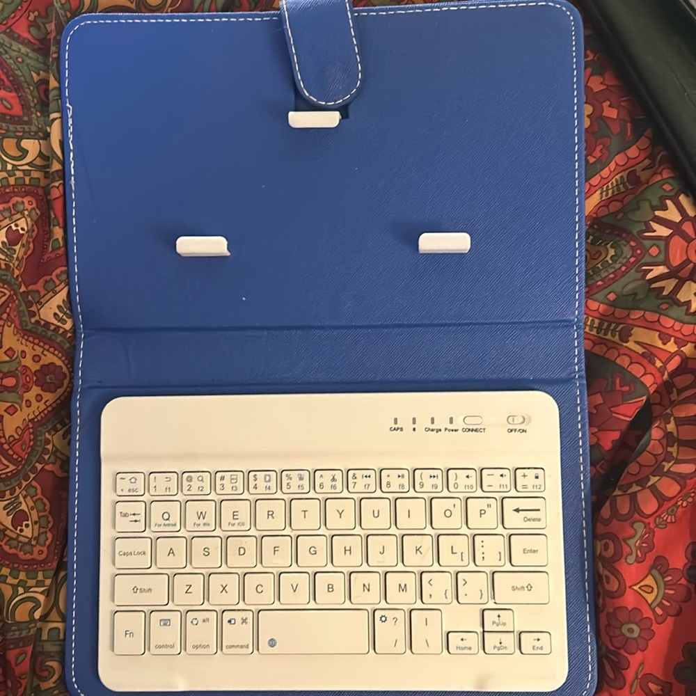 Small Keyboard for Cell Phone (with case)